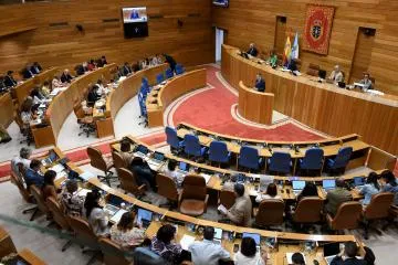 Galicia aprueba una ley pionera para regular el uso de la tecnología e inteligencia artificial en las aulas