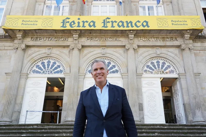 La Diputación de Pontevedra decora por primera vez el Pazo Provincial por la Feira Franca