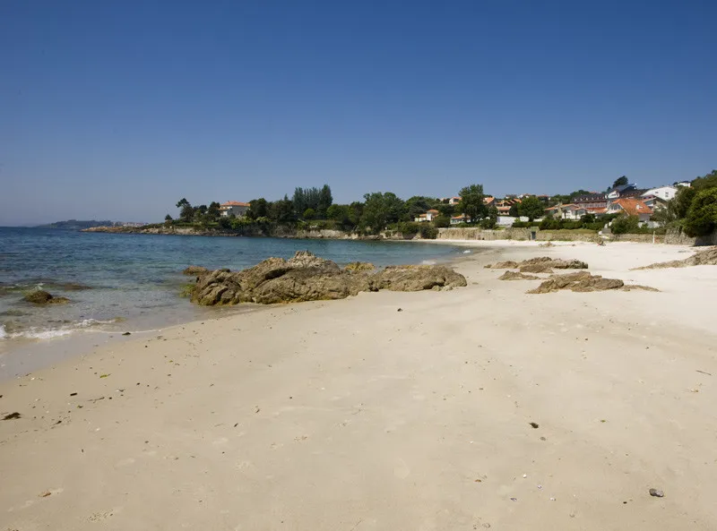 Sanxenxo invierte 104.000 euros en mejorar la calidad del agua de las playas de Nanín y Carabuxeira