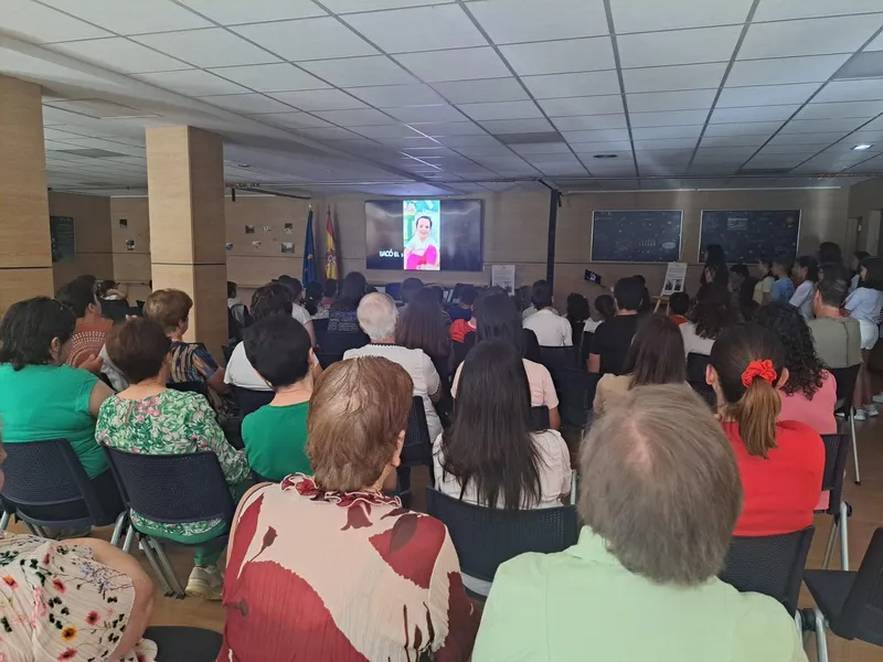 Estudiantes de Pola de Allande honran la labor de las Mujeres del Campo