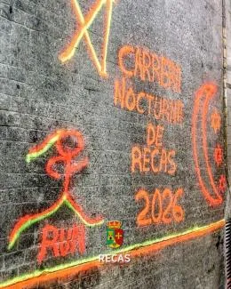 Los vecinos de Recas preparan la Carrera Nocturna pintando la línea de meta