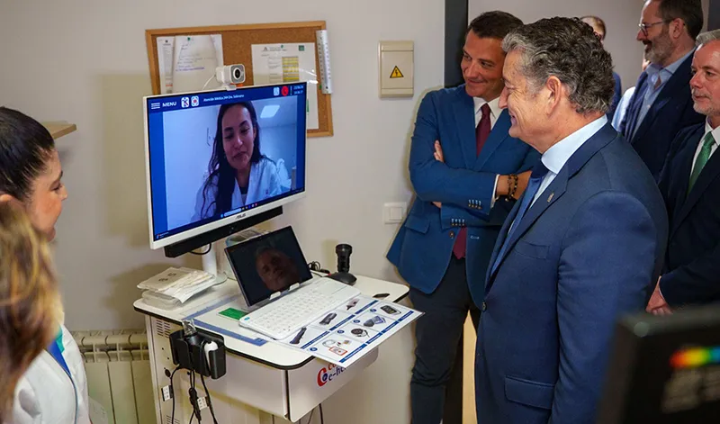 Andalucía mejora la atención sanitaria en residencias de mayores con nuevos equipos