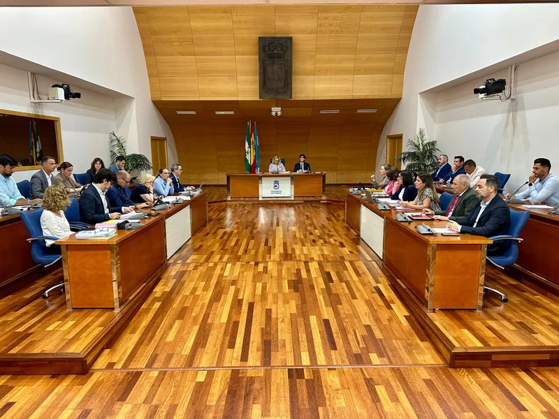 Fuengirola felicita a sus deportistas por sus éxitos en pesca, squash, atletismo y más