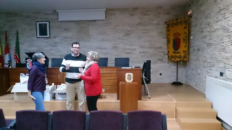 Villaralbo entrega lotes de material escolar a 22 familias gracias a la colaboración vecinal