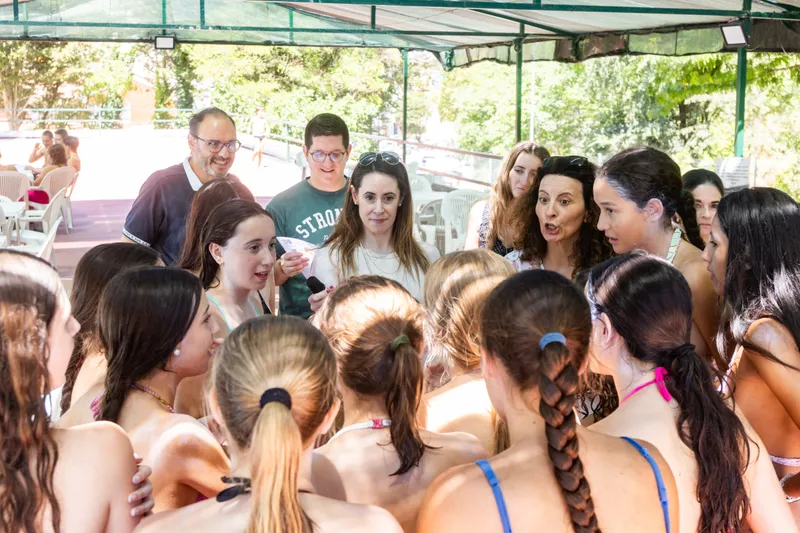 Guadalajara promueve la fotoprotección juvenil con una gincana en la piscina municipal