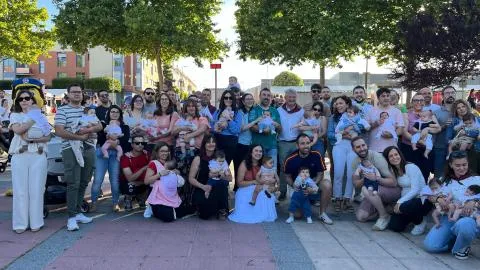 Arroyo de la Encomienda celebra la festividad de San Antonio con el homenaje a los bebés nacidos en el último año