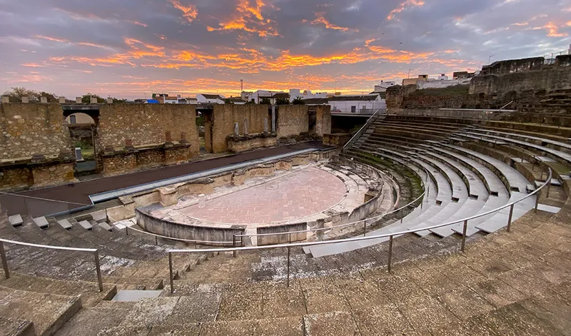 La Junta de Andalucía impulsa la reconstrucción del Teatro Romano de Itálica