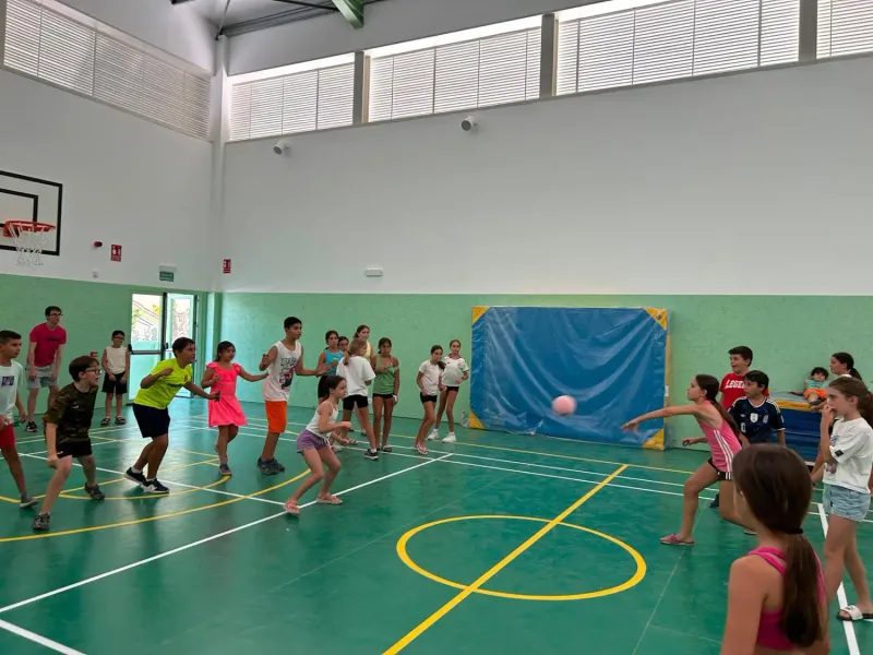 Almoradí lanza tres escuelas de verano para 255 niños y facilita la conciliación familiar