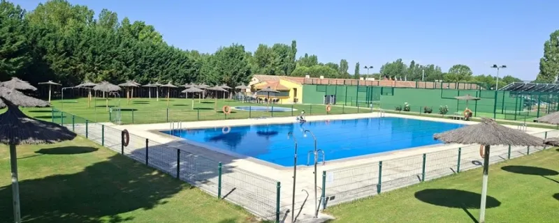 La piscina de Naturávila cierra el verano con un 2,2% más de usuarios