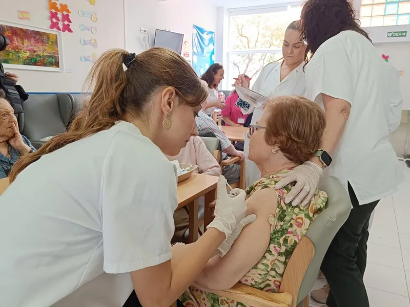 Calatayud inicia la vacunación contra la gripe y COVID en la Residencia San Íñigo