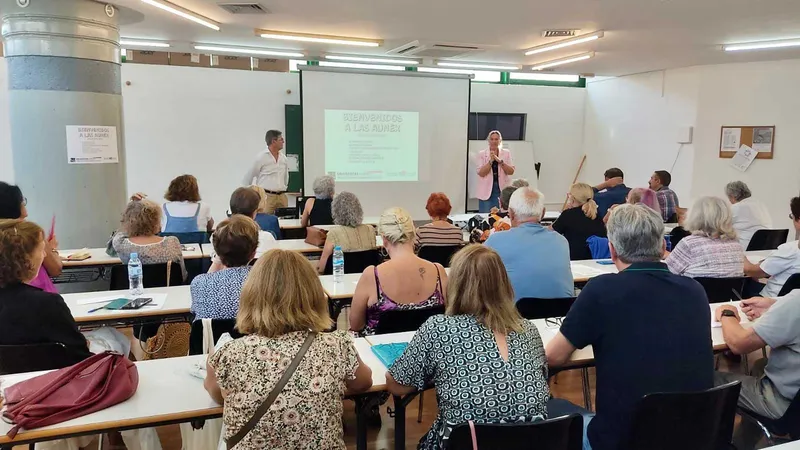 Benidorm abre inscripciones para el programa AUNEX de la UMH para mayores de 55 años