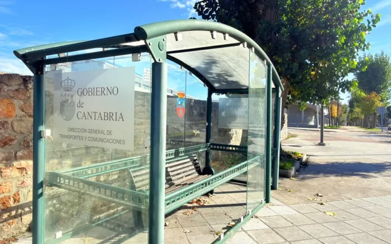 Reinosa reclama a Cantabria la reparación de marquesinas de autobús deterioradas