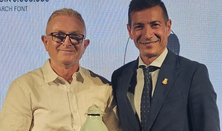 Manel Pitarch gana el XXIV Premio de Poesía Vicent Andrés Estellés en Burjassot