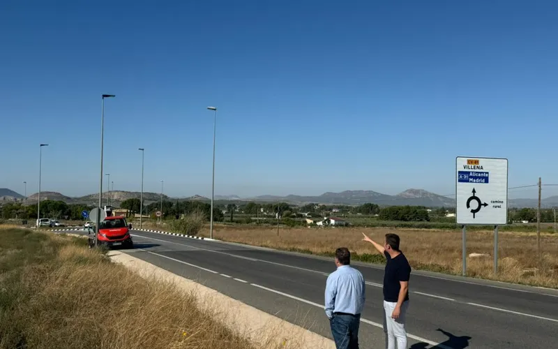 Villena ilumina la entrada a la carretera CV-81 con 69 nuevas luminarias solares