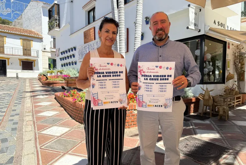 Benalmádena premia la decoración de sus comercios para la Feria Virgen de la Cruz