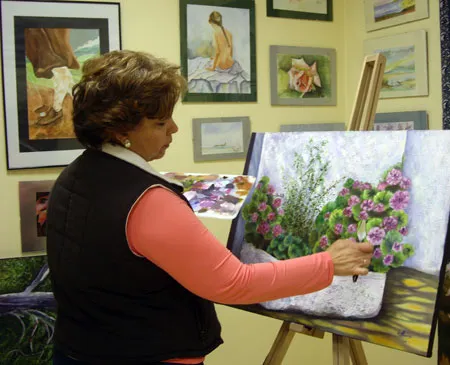 Francisca León Herreros expone su obra inspirada en Ubrique y Cádiz
