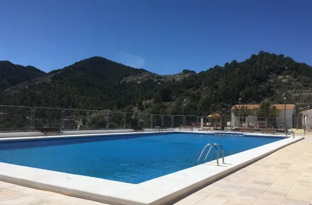 Sella abre la piscina municipal y detalla horarios, precios y servicios para el verano