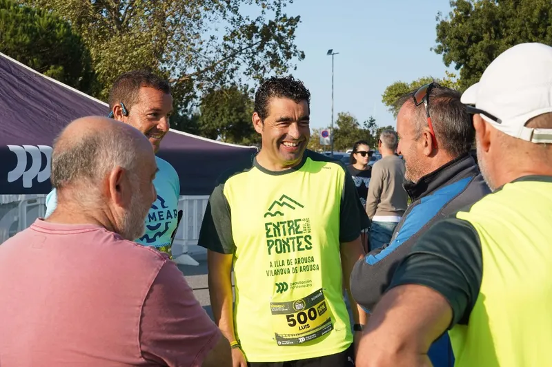 El presidente de la Diputación de Pontevedra participa en la carrera inaugural del circuito 'Entre Pontes'