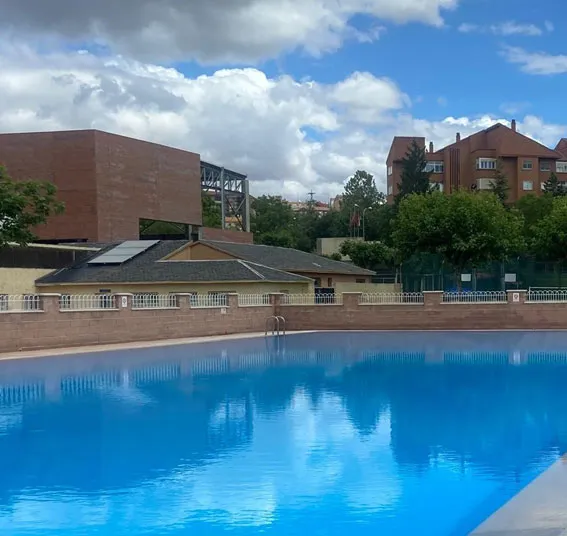 Ávila abre las piscinas de verano de la Ciudad Deportiva y el solárium del Sánchez Granado