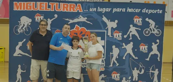El campus de fútbol de Miguelturra celebra su edición más exitosa con el apoyo municipal y de patrocinadores