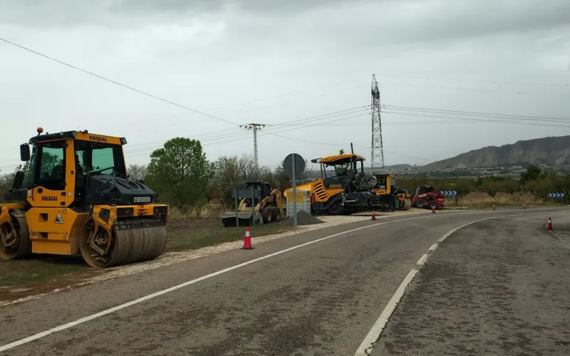 Villena finaliza el asfaltado de la carretera de acceso a Peña Rubia