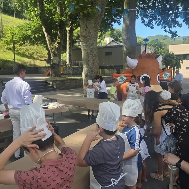 Allande homenajea al sector ganadero y la Ternera Asturiana ante la cancelación de la feria de San Antonio