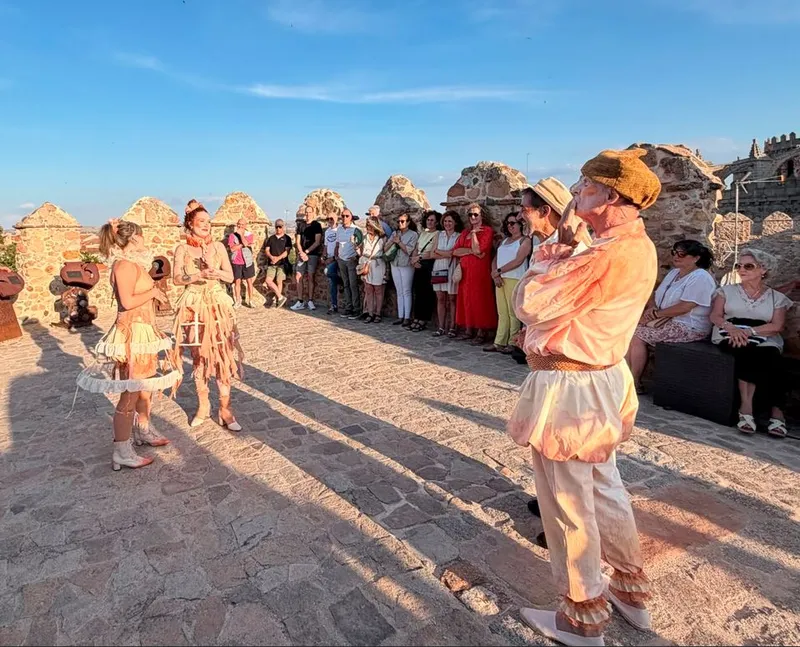 Ávila revive su historia con visitas teatralizadas a la muralla este verano
