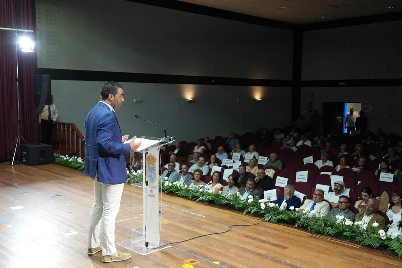 Luis López ensalza el patrimonio cultural de Pontevedra y los lazos con la diáspora gallega