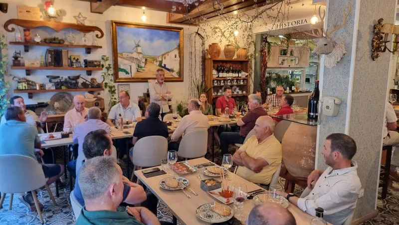 Valdepeñas busca soluciones a los daños agrícolas causados por conejos