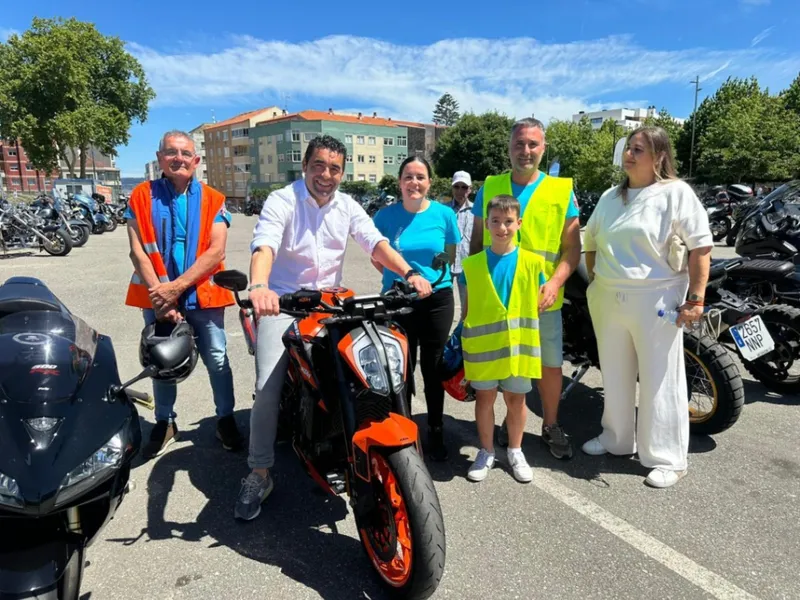 Luis López asiste a la concentración de motos de Bueu en su 15º aniversario