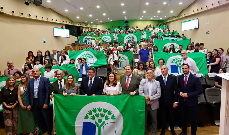 16 centros andaluces reciben la Bandera Verde por su compromiso con la educación ambiental
