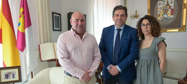 Llanos del Caudillo solicita a la Diputación asumir la titularidad de sus carreteras de acceso