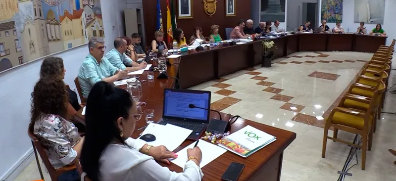 Novelda rechaza frontalmente las macroplantas fotovoltaicas y presentará alegaciones