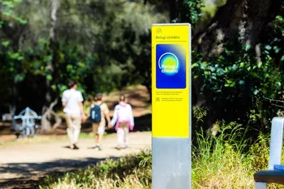 Castelldefels habilita siete refugios climáticos para mitigar el calor extremo