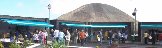 El Mercado Agrícola y Artesanal de Tinajo celebra sus tradiciones y productos locales