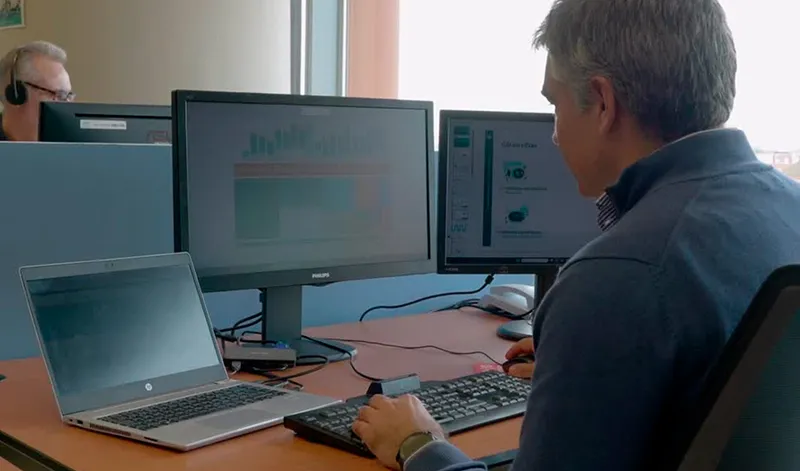Junta de Andalucía invierte 8,5 millones en puestos de trabajo digital para modernizar la administración