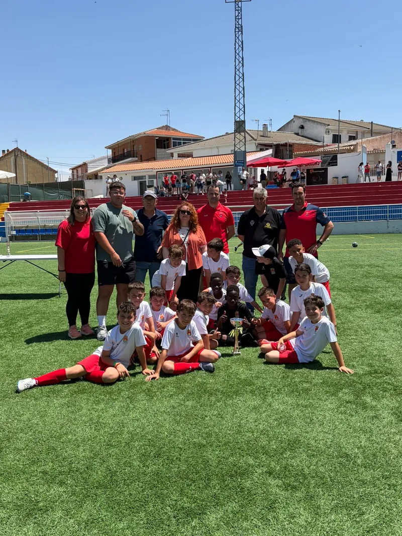 Bargas celebra una exitosa fiesta del fútbol base con el torneo de veteranos