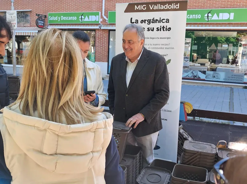 Laguna de Duero reparte 9.500 cubos de materia orgánica para mejorar la separación de residuos