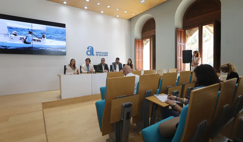 Alicante acoge el 'TabarcaVela', un referente náutico con 400 regatistas