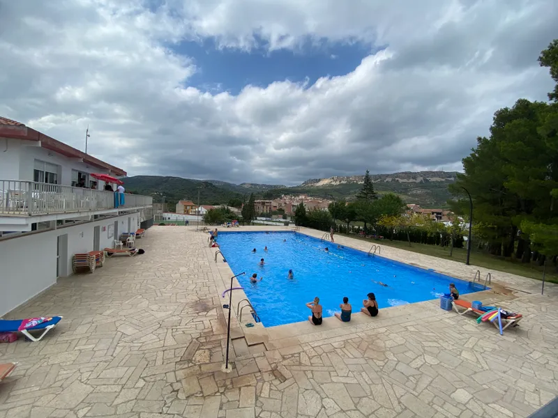 Xert abre el plazo para la adjudicación del bar de la piscina municipal para el verano de 2026
