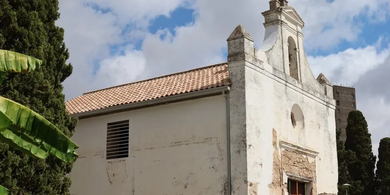 Utrera finaliza la reparación de la cubierta de la Capilla de San Francisco del Cementerio Municipal