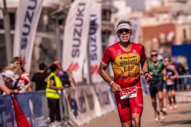 Alberto Hernández, campeón de Europa de triatlón en categoría veteranos