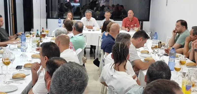 Valdepeñas aborda la renovación de La Molineta y mejoras deportivas con clubes locales