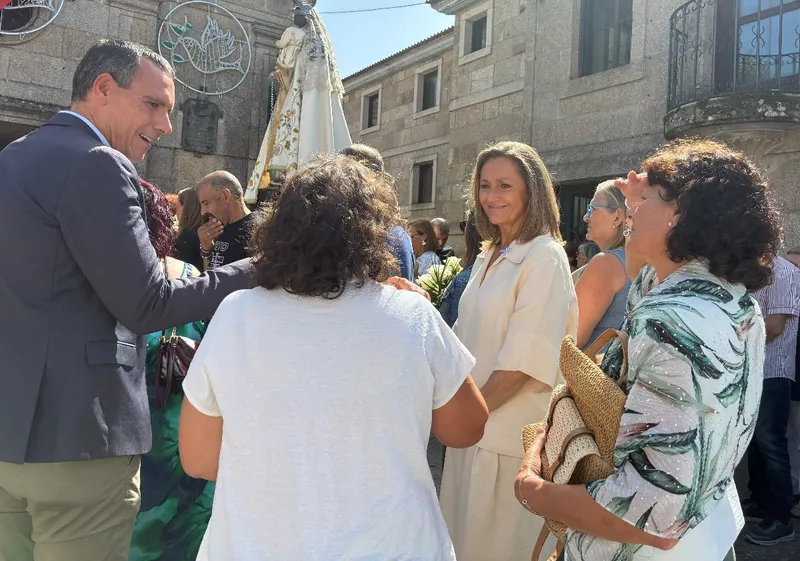 Vicepresidenta de la Diputación asiste a las Festas do Rosario en San Andrés de Comesaña