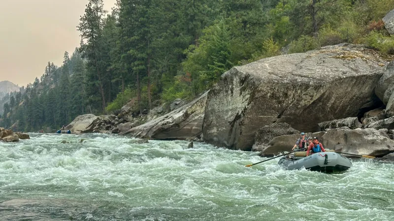 Escuela de Piragüismo en Idaho: Aprende a Navegar el Río Salmon