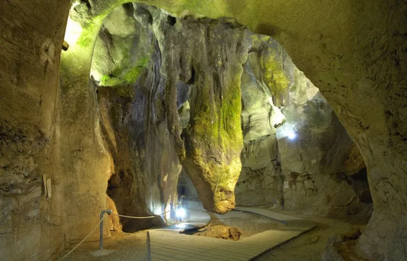 Benidoleig presume de su patrimonio natural y arqueológico con la Cueva de las Calaveras como joya
