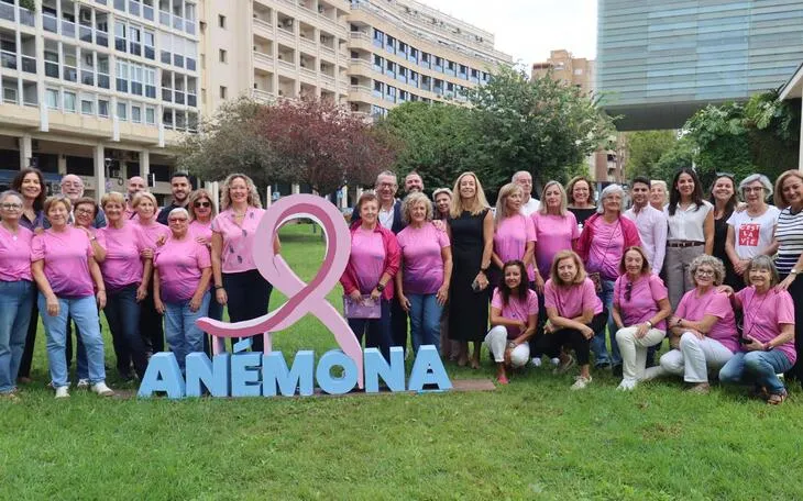 Benidorm se viste de rosa en apoyo a la lucha contra el cáncer de mama