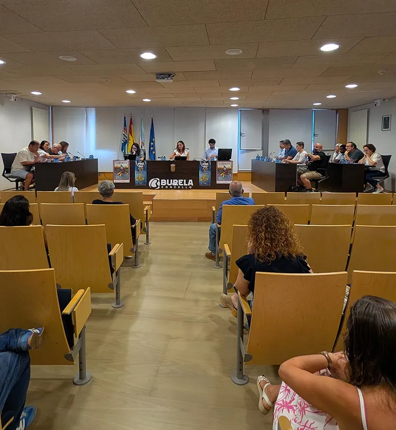 Burela convoca pleno urgente para definir festivos y recurso de contratación