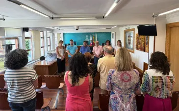 Piélagos conmemora a las víctimas de violencia de género con un minuto de silencio