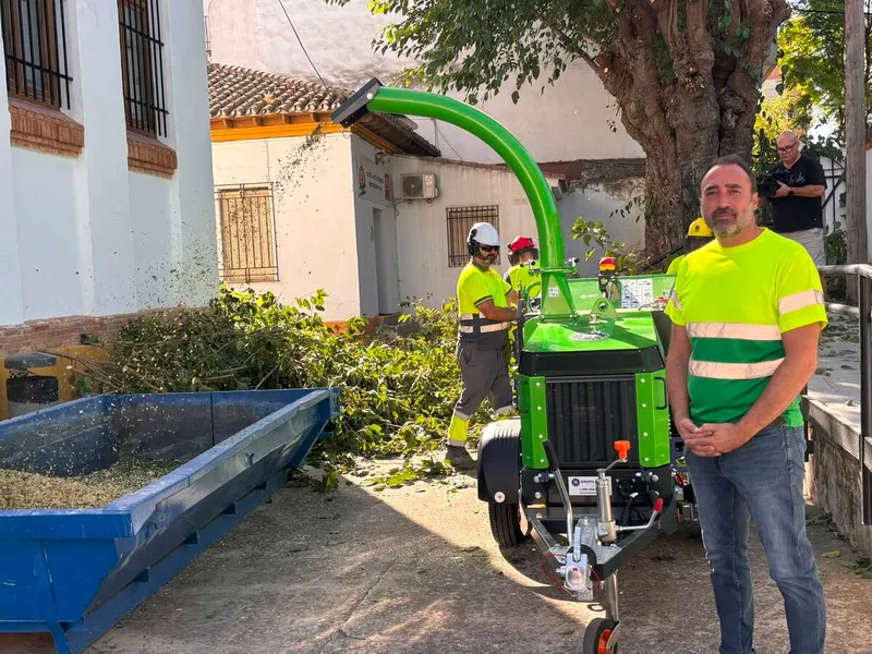 Baena invierte 33.000 euros en una biotrituradora para optimizar la gestión de restos vegetales